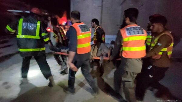 Explosions kill 12 in Pakistan